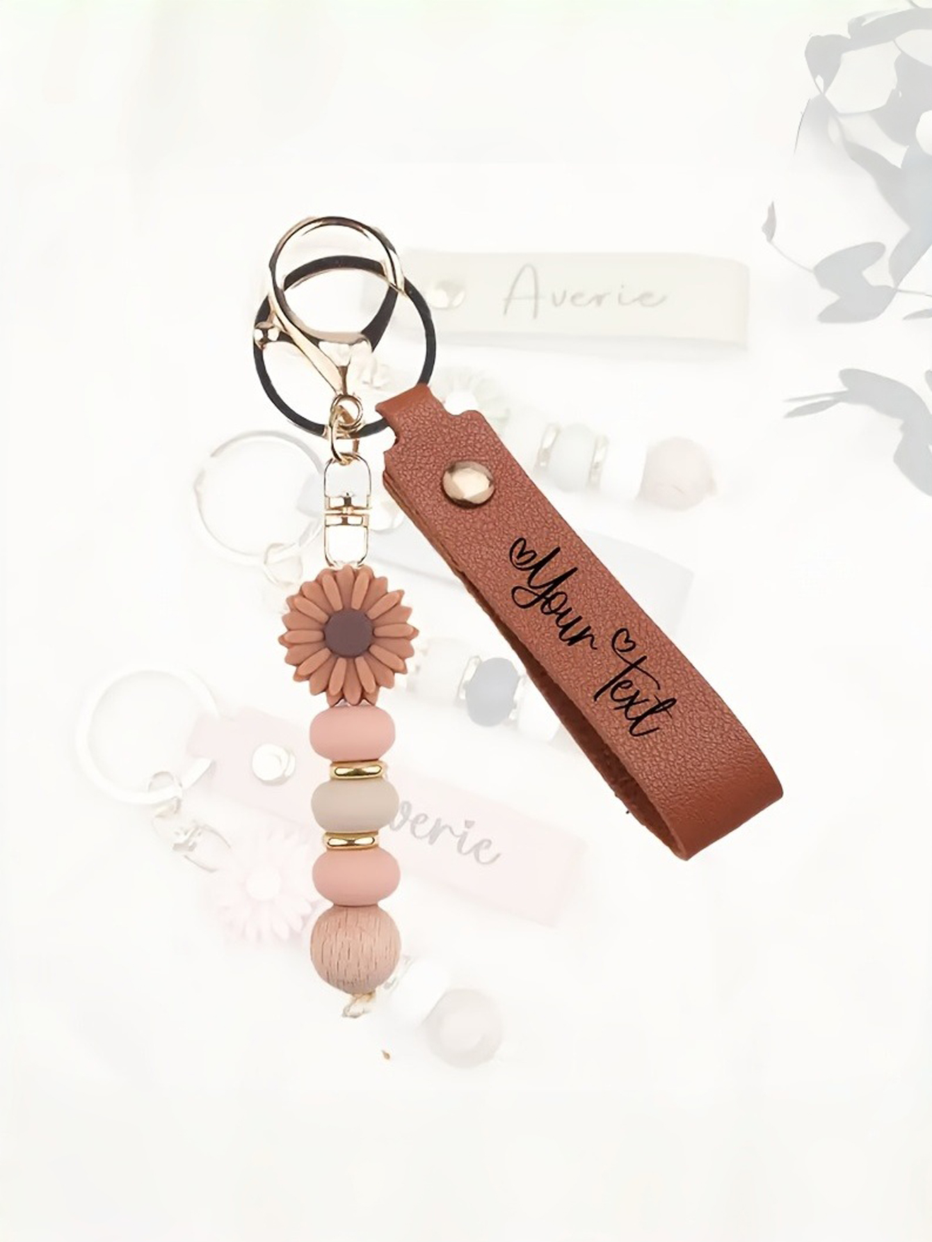 Customizable Daisy Beaded Keychain, an Elegant Gift for Women